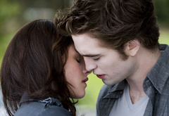 Эдвард и Белла: поцелуй.